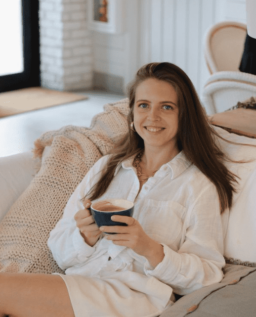 Valieta says her fans are a mixture of admiring blokes and pole students (Image: Vialeta Kudrevich/ Facebook)