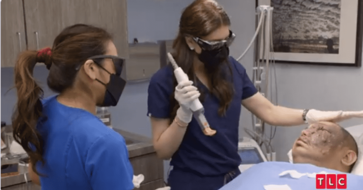Dr Sandra Lee and Dr Arisa Ortiz tag teamed on Nhan's case on 'Dr Pimple Popper' Season 9 finale (Twitter/tlc)