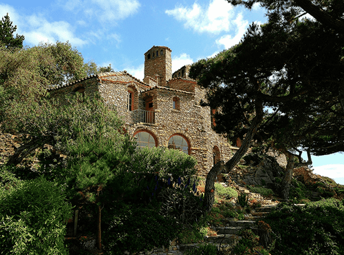 Pitt's recent purchase, Seaward. (Photo credit: manofmany.com)