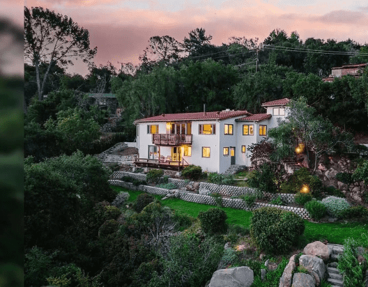 The estate is adorned with fruit trees and olive trees and offers breathtaking views of the picturesque California countryside in all directions (australiannews/Instagram)
