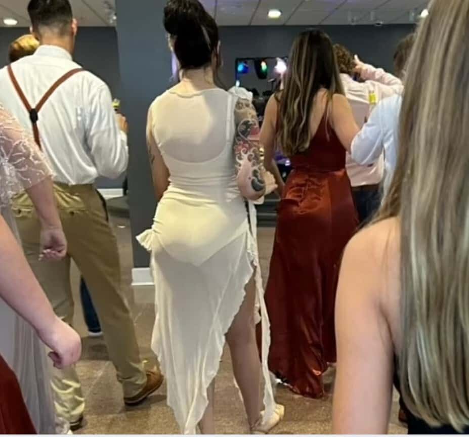 Social media users deemed the woman's dress inappropriate (Facebook)