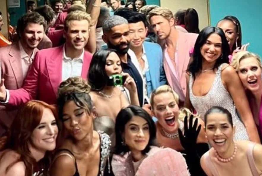 Bathroom selfie from Los Angeles premiere (Instagram/@dualipa)