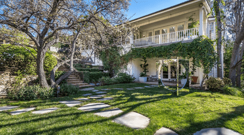 The mansion is also located at the heart of the upscale Brentwood neighborhood (Sotheby's International Realty)
