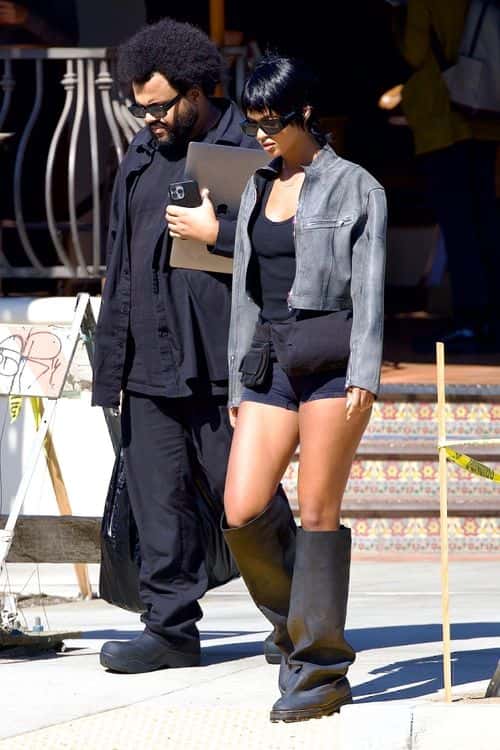 Juliana model kept her dark black hair in its usual self during her meet-up with a friend.&nbsp;(Backgrid)