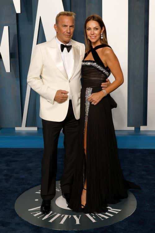 (L-R) Kevin Costner and Christine Baumgartner attend the 2022 Vanity Fair Oscar Party hosted by Radhika Jones at Wallis Annenberg Center for the Performing Arts on March 27, 2022 in Beverly Hills, California.