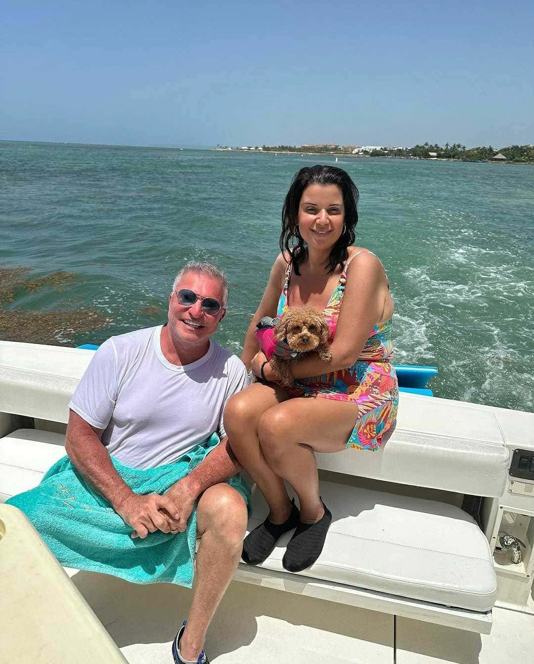 Ana Navarro spent her Fourth of july break with husband, Al Cardenas, and dog, ChaCha (Instagram/@ananavarrofl)
