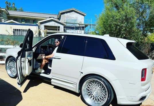 Scott Disick with his Lamborghini Urus (@letthelordbewithyou/Instagram)
