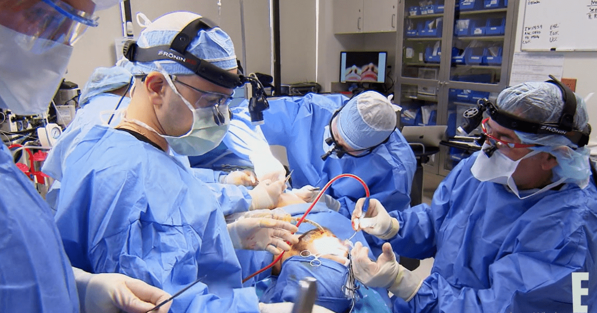Dr Paul Nassif operating on Zaverie on 'Botched' Season 8 (E!Entertainment)