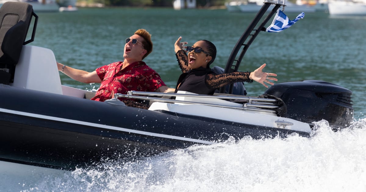 Netflix's 'Surviving Paradise' stars Lesllies and Shae enjoying luxury boat ride (Netflix)