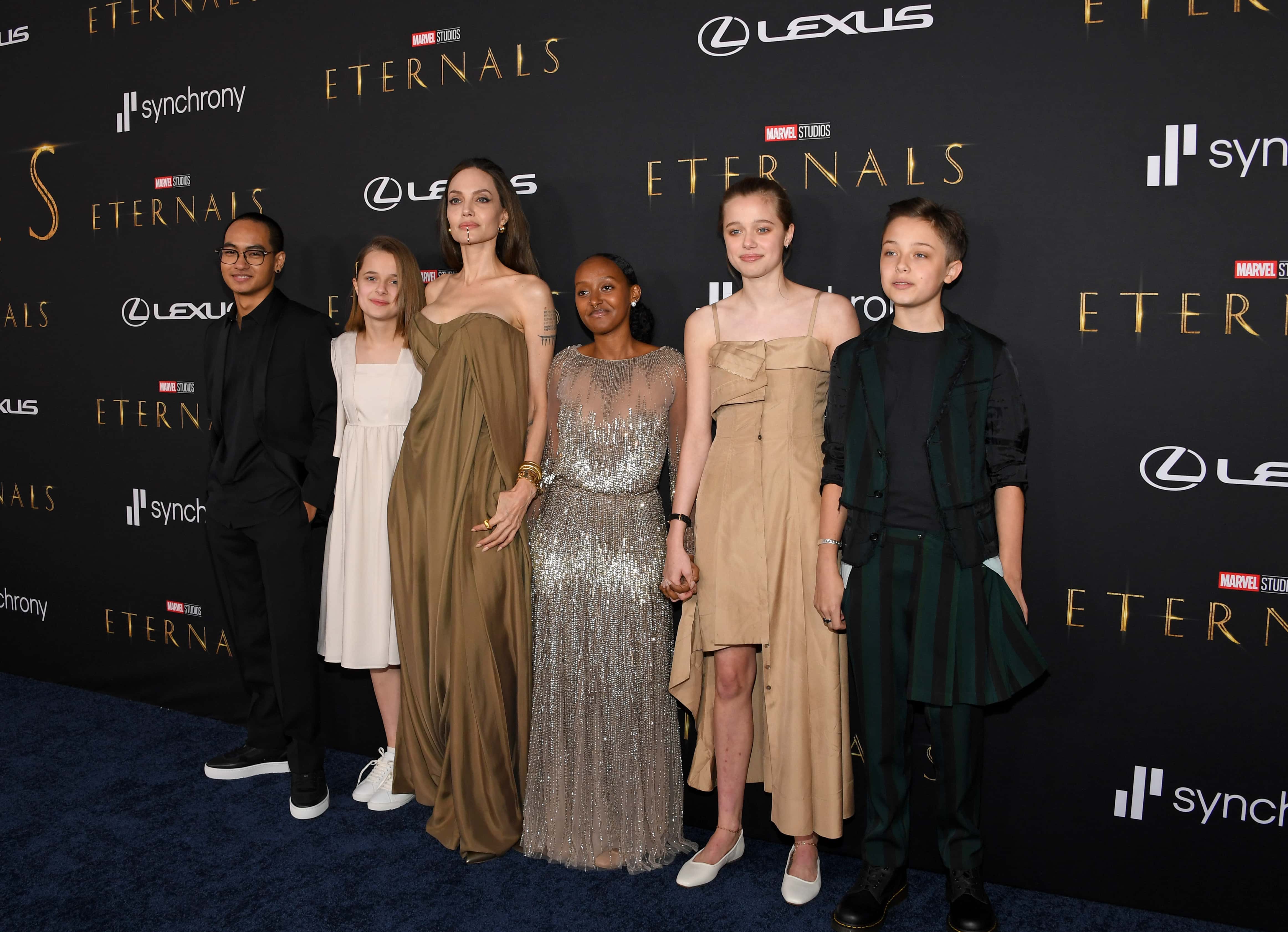 (L-R) Maddox Jolie-Pitt, Vivienne Jolie-Pitt, Angelina Jolie, Zahara Jolie-Pitt, Shiloh Jolie-Pitt, and Knox Jolie-Pitt arrive for the World Premiere of Marvel Studios’ Eternals at the El Capitan Theatre in Hollywood on October 18, 2021. (Photo by Jon Kopaloff/Getty Images for Lexus)