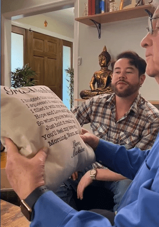 'My Big Fat Fabulous Life' star Glenn Thore reading great-granddaughter Madeline's message (TLC)