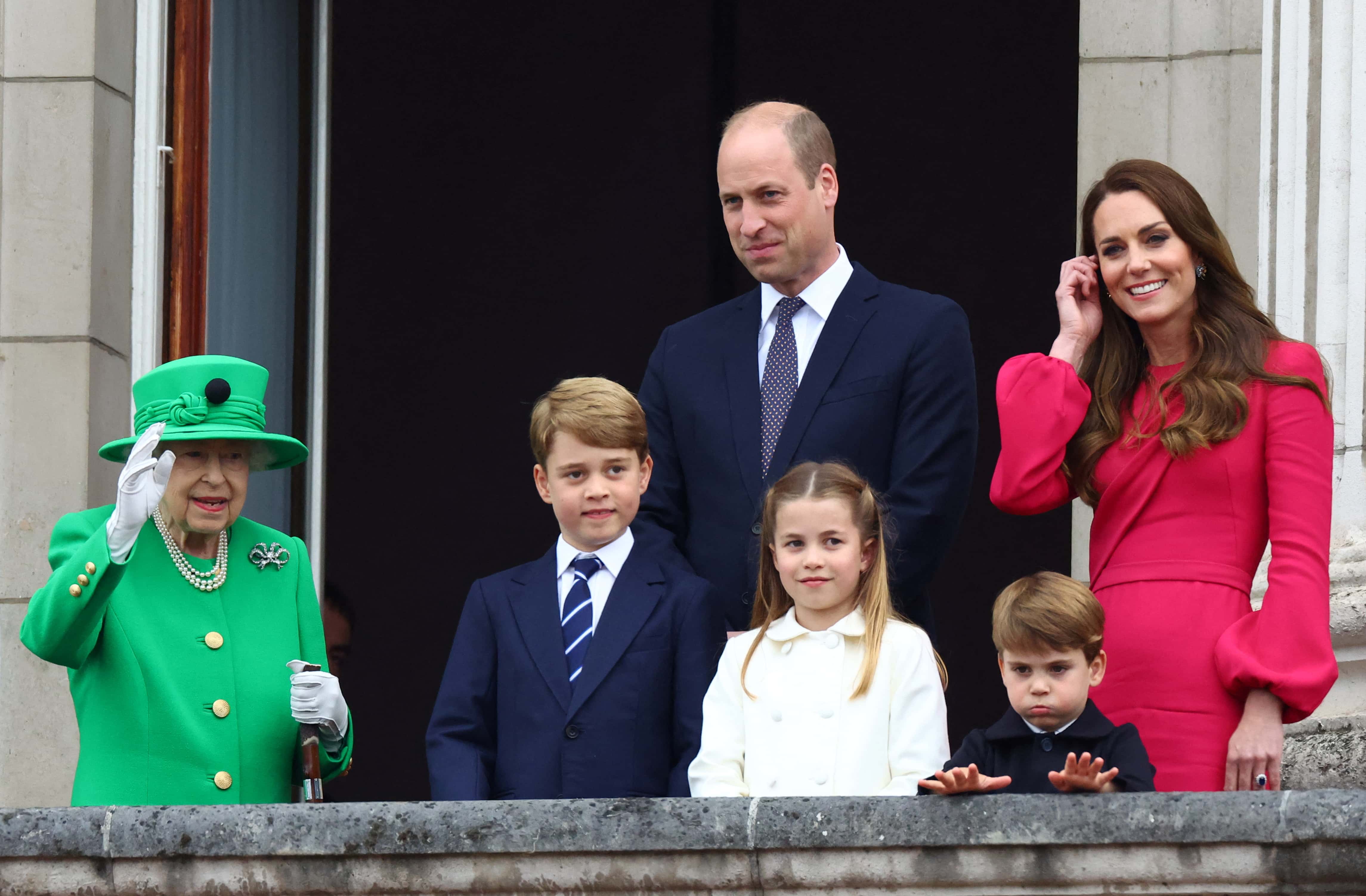 (L-R) Queen Elizabeth II, Prince George of Cambridge, Prince William, Duke of Cambridge, Princess Charlotte of Cambridge, Prince Louis of Cambridge and Catherine, Duchess of Cambridge stand on a balcony during the Platinum Jubilee Pageant on June 05, 2022 in London, England. The Platinum Jubilee of Elizabeth II is being celebrated from June 2 to June 5, 2022, in the UK and Commonwealth to mark the 70th anniversary of the accession of Queen Elizabeth II on 6 February 1952.