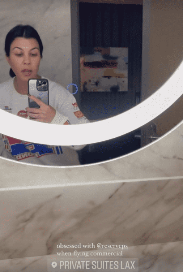 Kourtney Kardashian flies on a commercial flight as opposed to her sisters Kim and Kylie, who take a private flight. (Credits: Instagram/kourtneykardash)