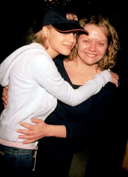 Actress Brittany Murphy hugs her mother outside Mr. Chow''s restaurant June 29, 2001 in Beverly Hills, CA.