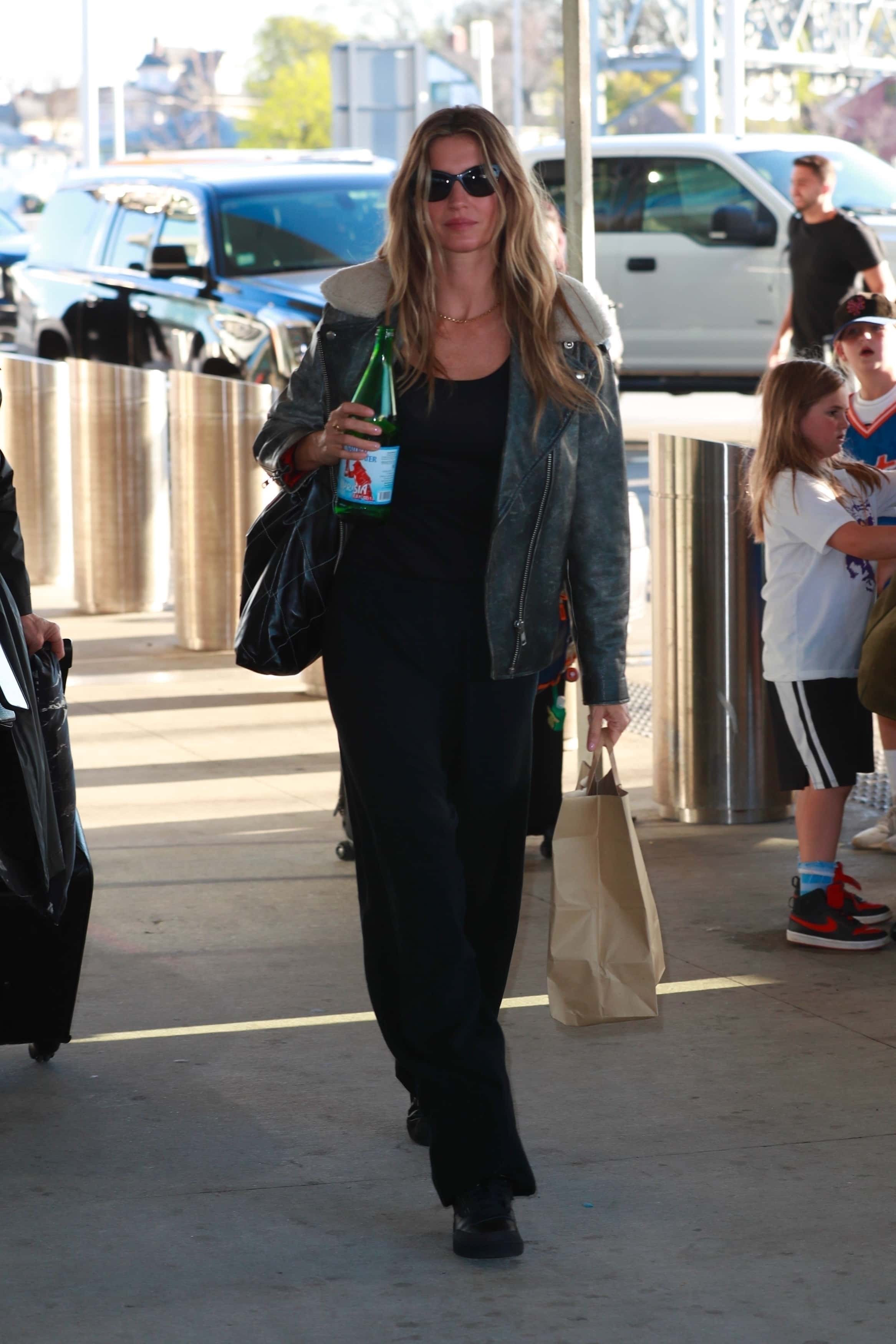 Gisele's sighting comes weeks after she admitted she still loved her former spouse, Tom Brady, 45 (backgrid)