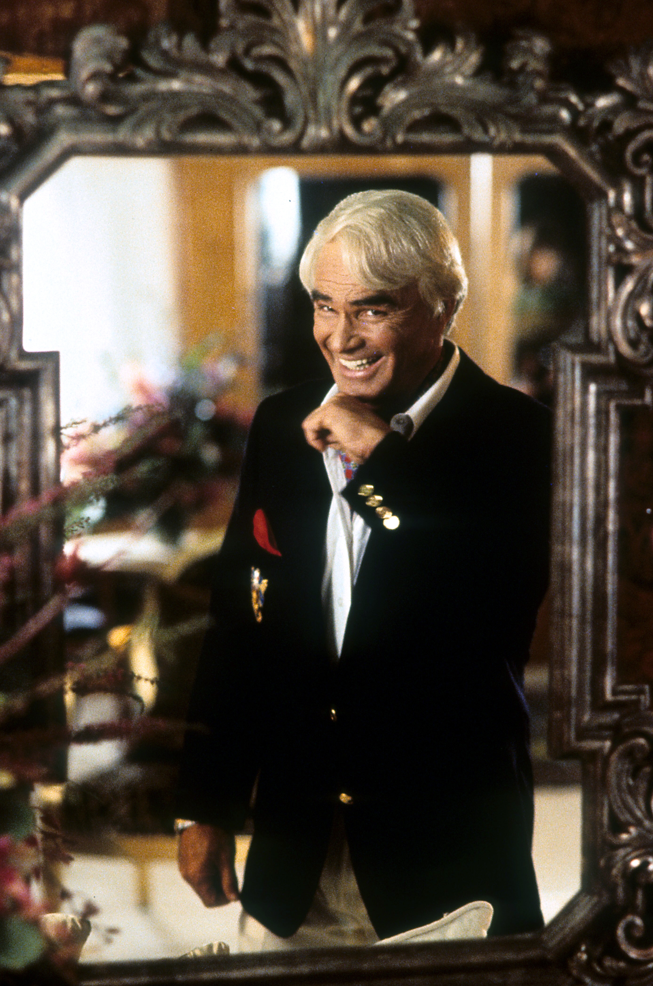 Burt Reynolds looks in a mirror in a scene from the film 'Striptease', 1996. (Photo by Columbia Pictures/Getty Images)