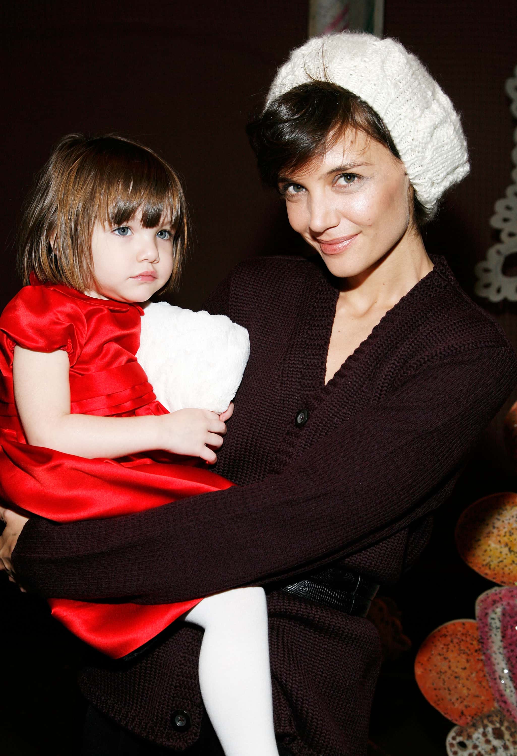 NEW YORK - DECEMBER 14: Actress Katie Holmes (R) and her daughter Suri (L) visit 