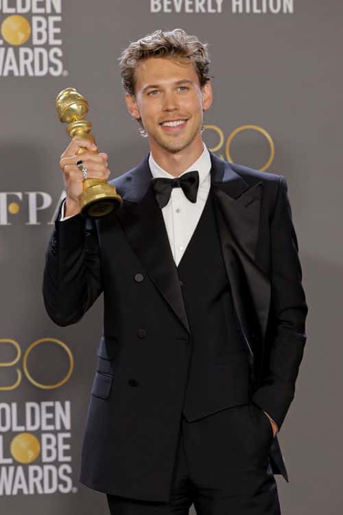 Austin Butler poses with the Best Actor in a Motion Picture – Drama award for