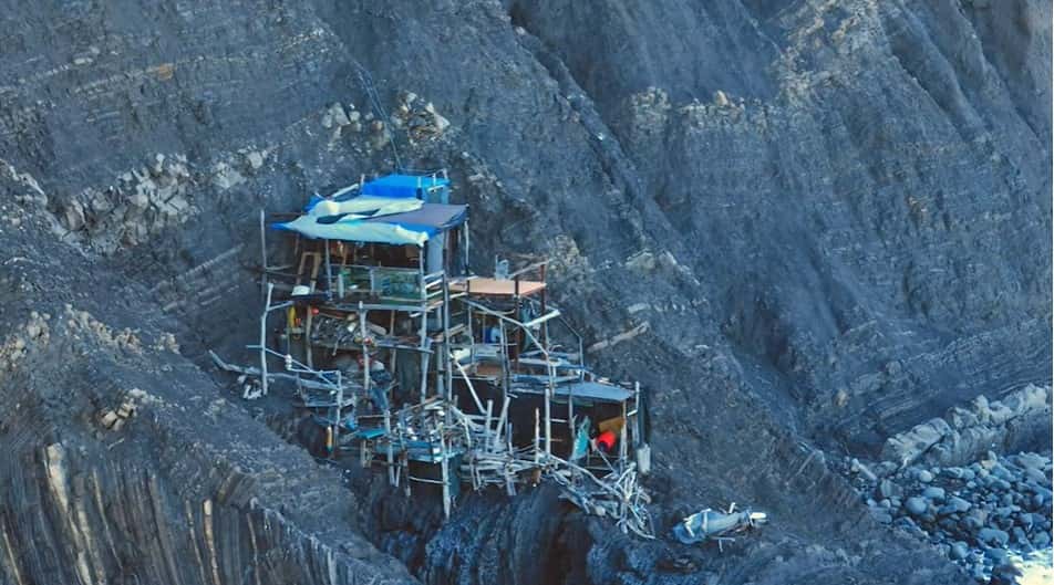 The property on the cliff (YouTube/Nick)