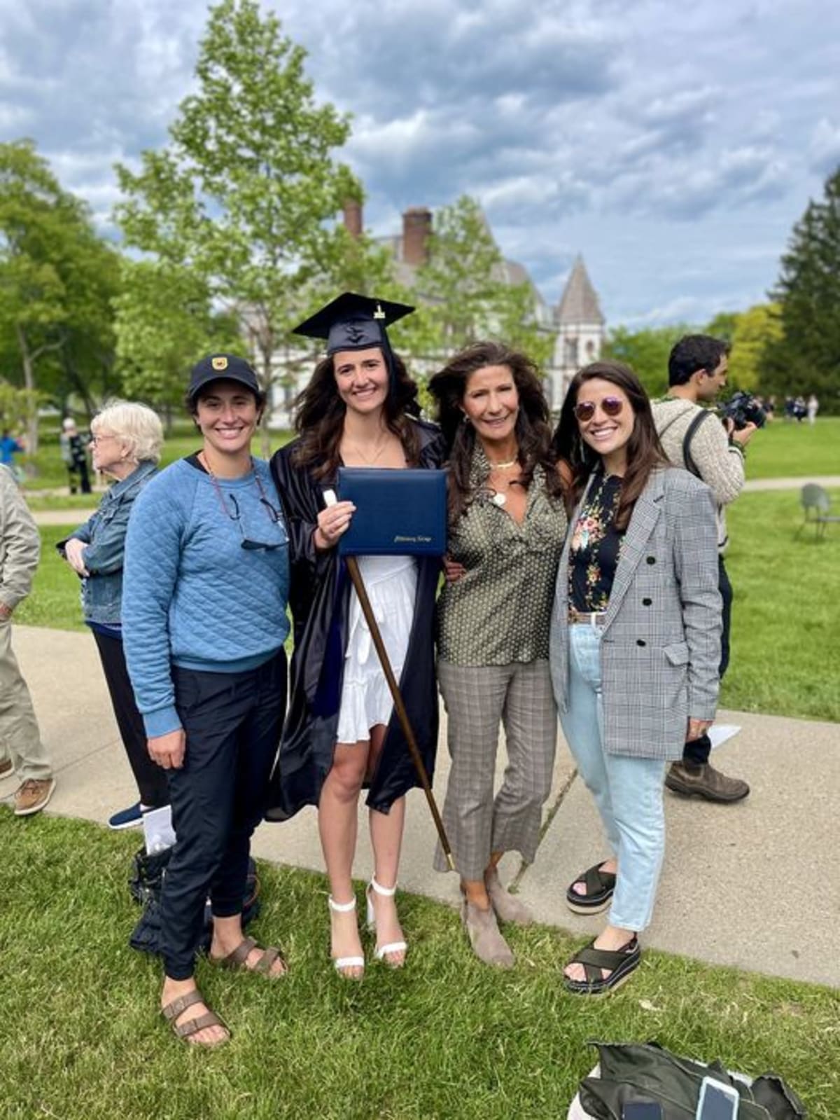 'The Golden Bachelor' contestant Anna Zalk has three daughters (Facebook/annapzalk)