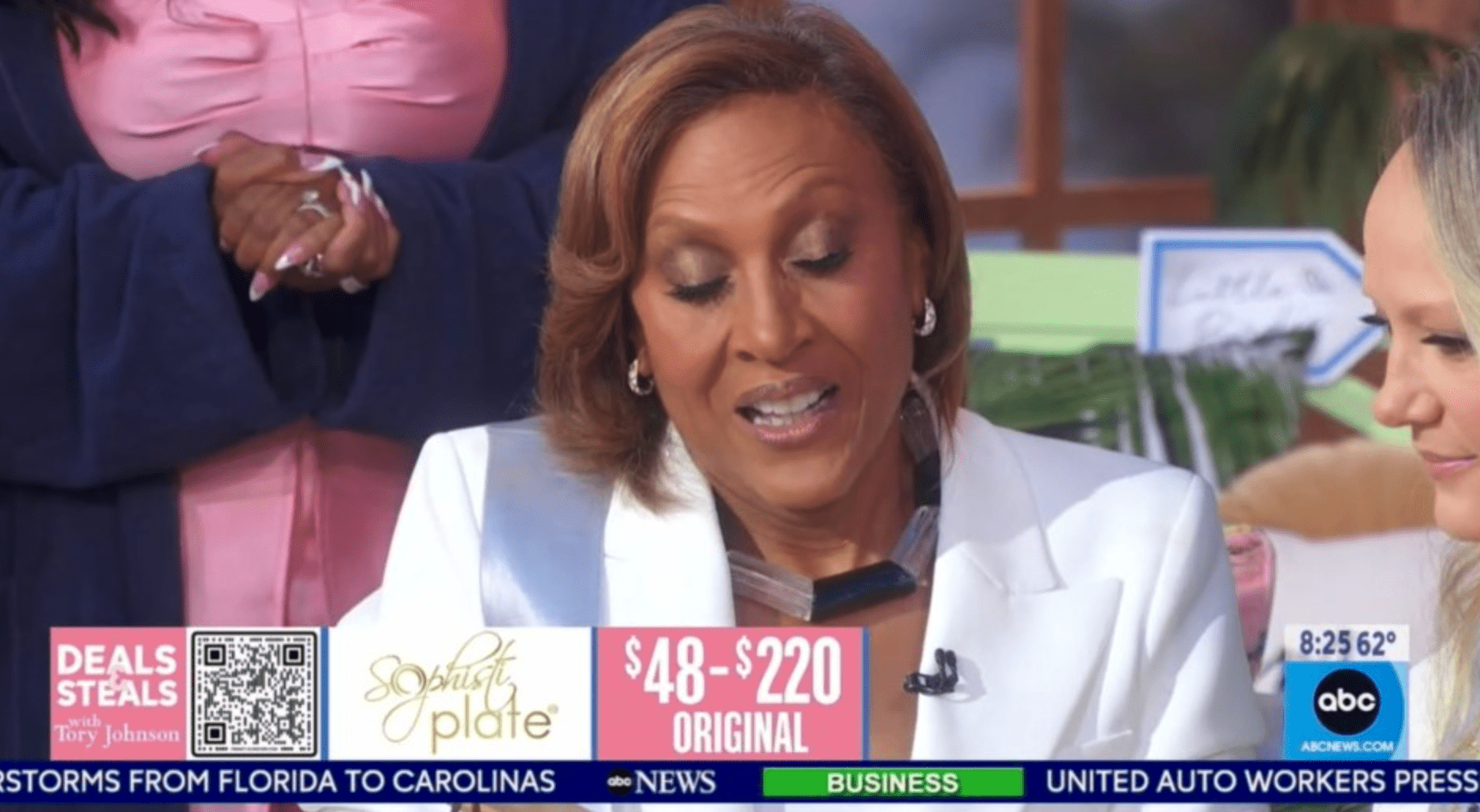 'GMA' Robin Roberts had to wipe away tears after receiving a sentimental gift from her sisters, Sally-Ann and Dorothy (GMA)