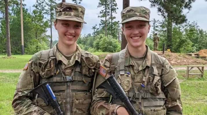 Brianna and Alyssa Cahoon (1LT Boyd, 1-34 INF REG) (1st Battalion 34th Regiment via Facebook)