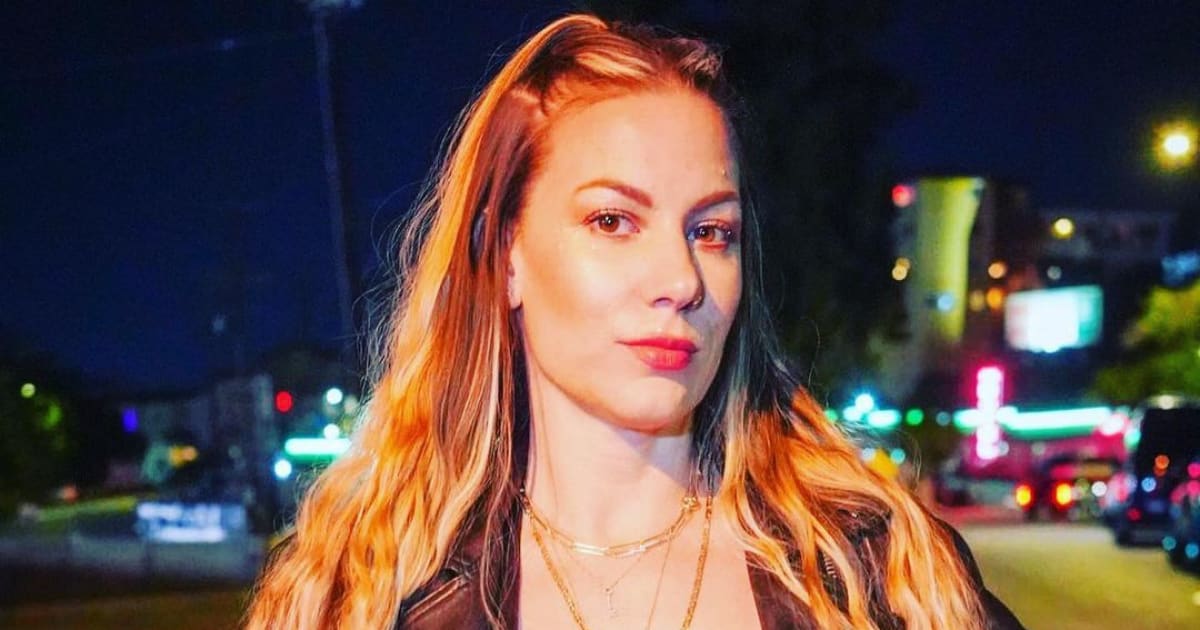 Standup comedian Jessimae Pelumo serves as the host of Netflix's show 'Surviving Paradise.'