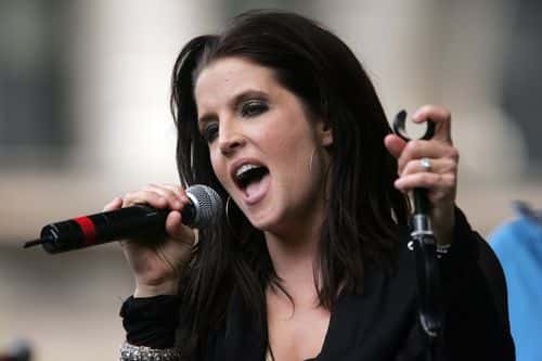 Lisa Marie Presley performs in City Hall Park across from J & R Music World May 19, 2005 in New York City. (Photo by Scott Gries/Getty Images)