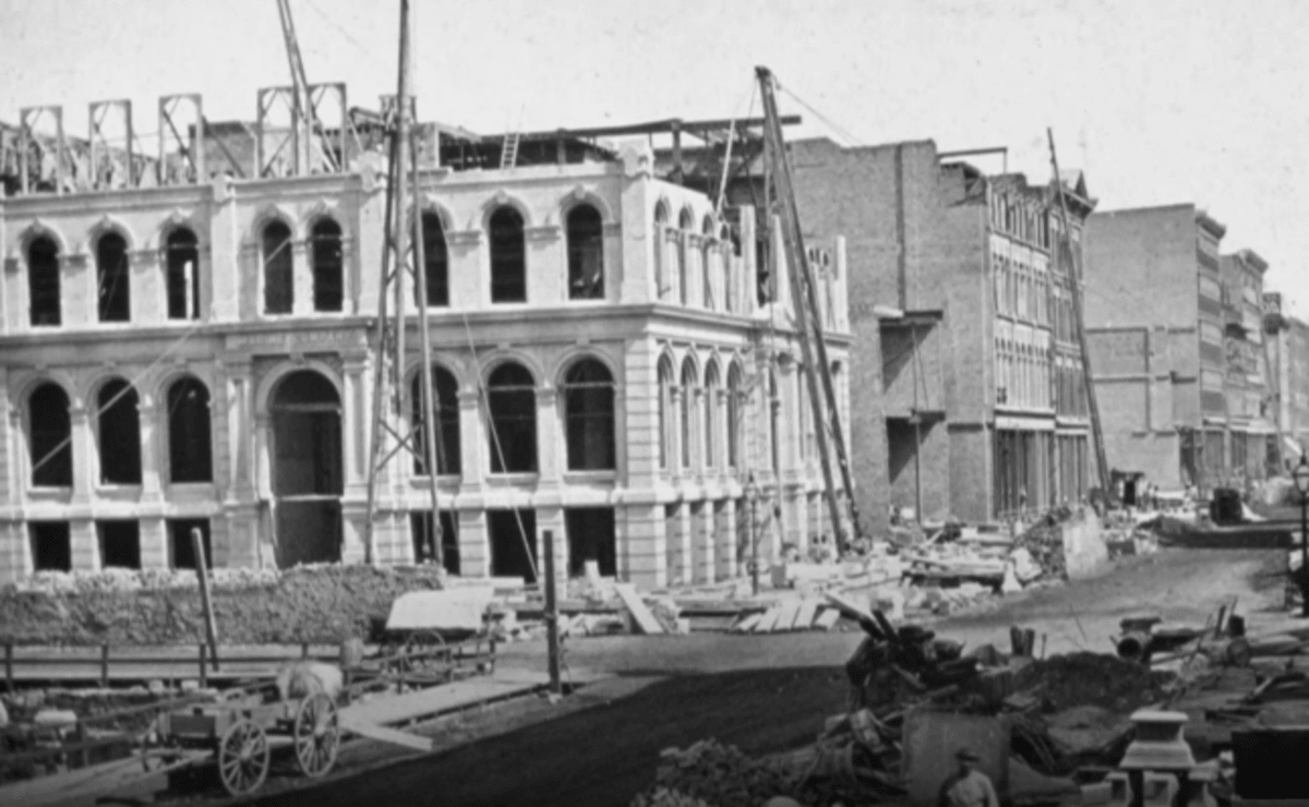 Reconstruction efforts began quickly and spurred great economic development and population growth (@wttw/Youtube)