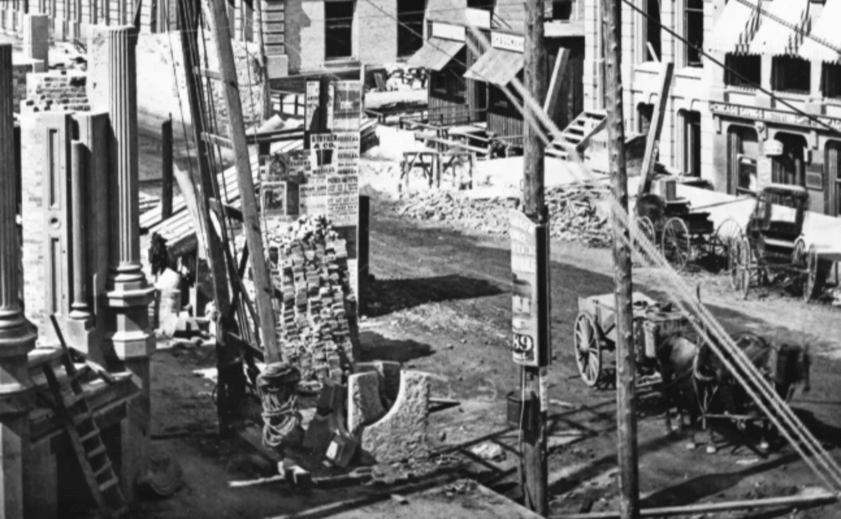 Architects laid the foundation for a modern city featuring the world’s first skyscrapers (@wttw/Youtube)