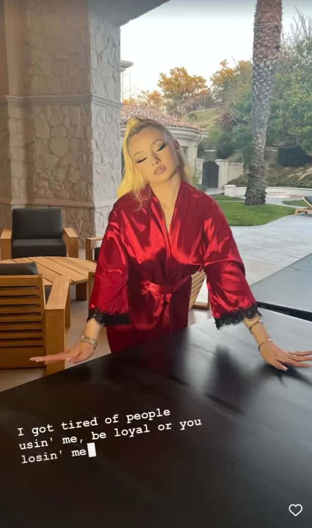 Another one of her late-night stories (Instagram)