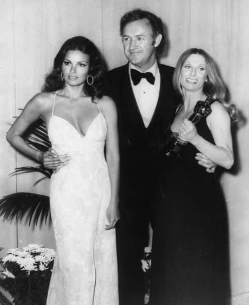 Actors (L-R) Raquel Welch, Gene Hackman and Cloris Leachman (holding her Best Supporting Actress Oscar) at the 44th Academy Awards in Hollywood, CA, April 17th 1972. (Photo by Keystone/Hulton Archive/Getty Images)
