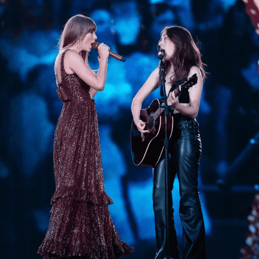 (@alanahaim/Instagram)