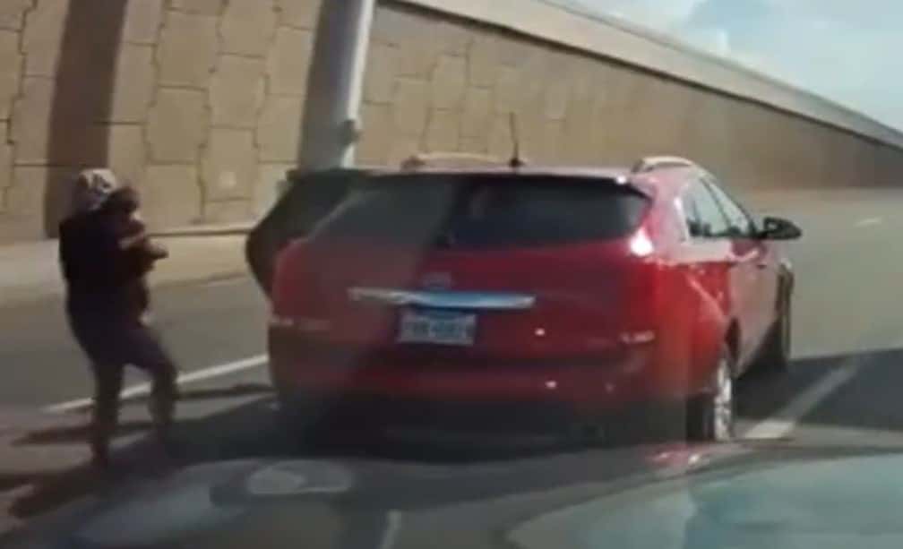 The woman quickly sprints and picks the child (Screenshot/Rexing Dashcam)