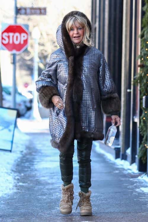 Goldie Hawn strutted the streets in puffer pants and winter boots (Backgrid)