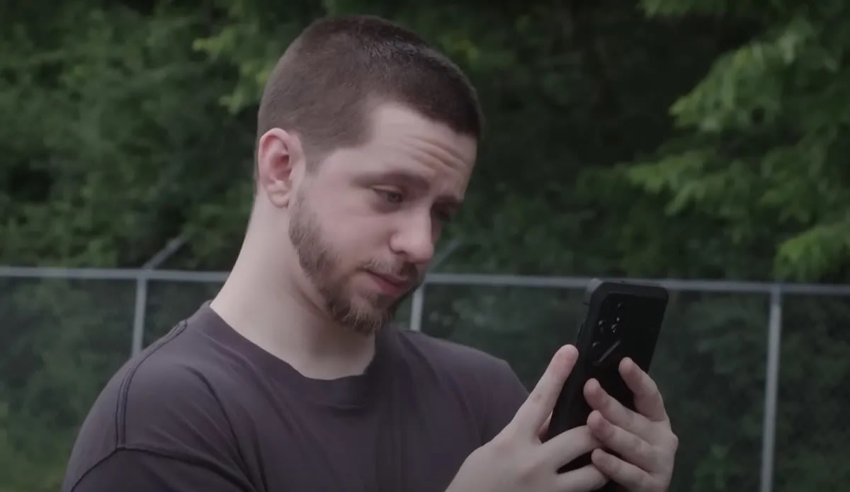 Long-distance and language barriers make things worse between Anali Vallejos and Clayton Clark (YouTube/@tlc)