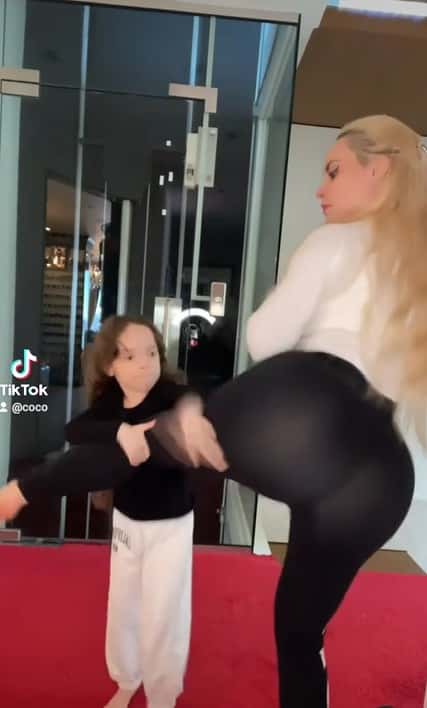 The controversial dance move (@coco/Instagram)