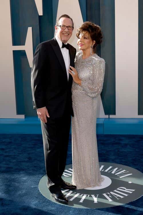 (L-R) Percy Gibson and Joan Collins attend the 2022 Vanity Fair Oscar Party hosted by Radhika Jones at Wallis Annenberg Center for the Performing Arts on March 27, 2022 in Beverly Hills, California.