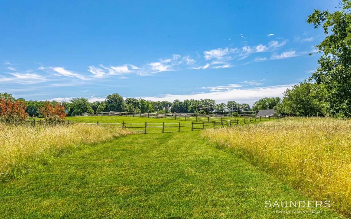 (Saunders & Associates)