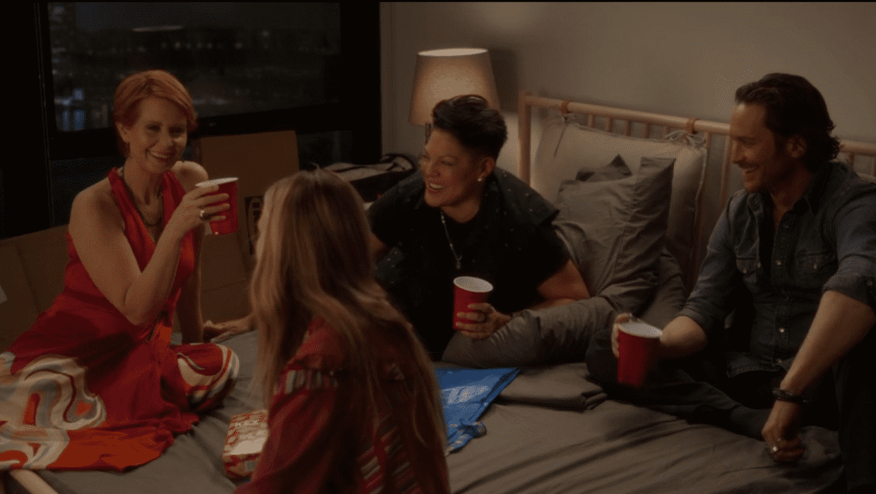 A still from 'And Just Like That' starring Cynthia Nixon as Miranda, Sara Ramirez as Che, Sarah Jessica Parker as Carrie, and Oliver Hudson as Lyle (HBO)