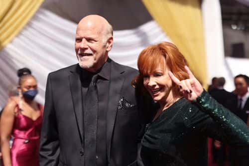 (L-R) Rex Linn and Reba McEntire attend the 94th Annual Academy Awards at Hollywood and Highland on March 27, 2022 in Hollywood, California. (Photo by Emma McIntyre/Getty Images)