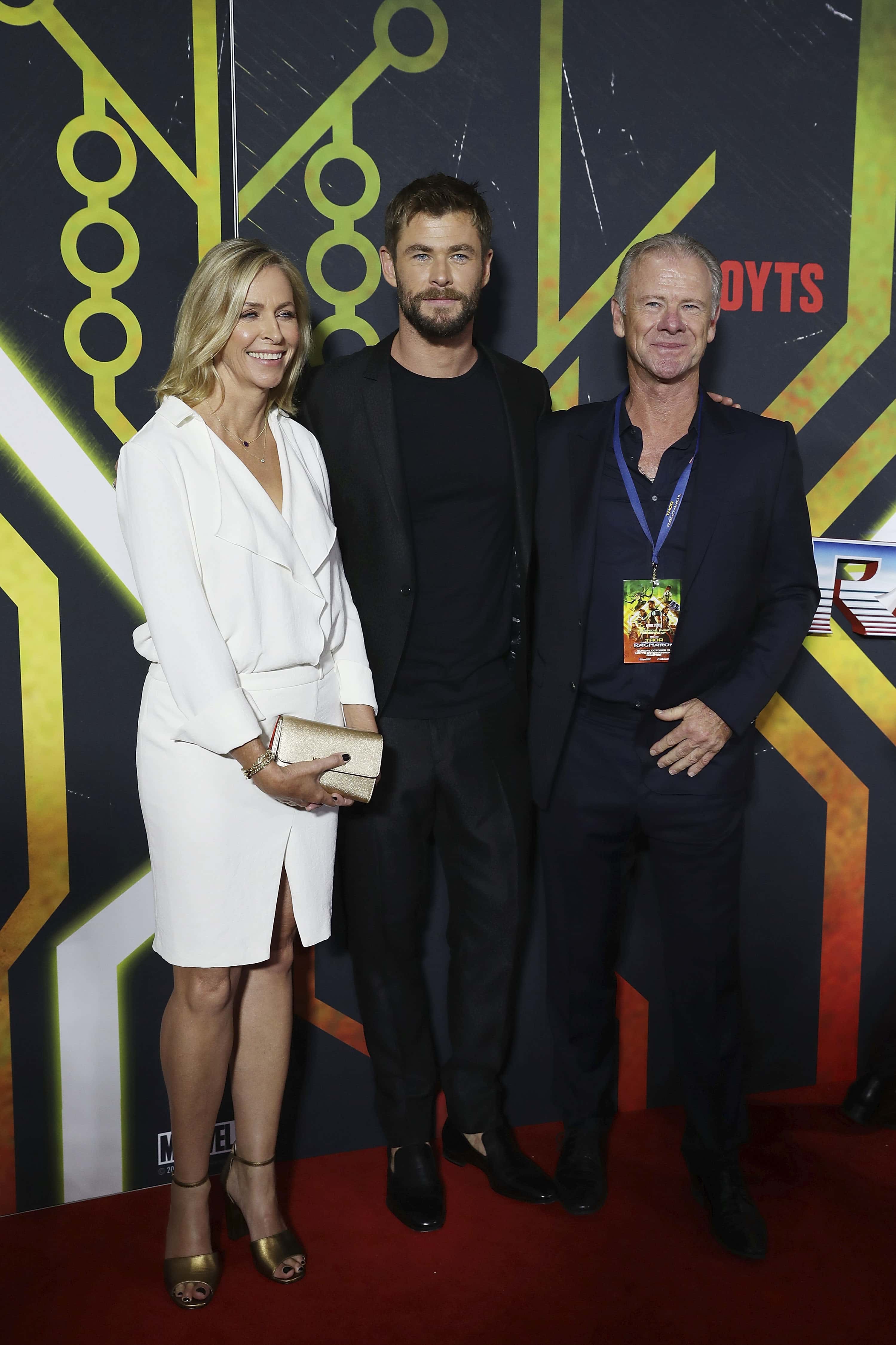 Chris Hemsworth (C) with his parents Craig and Leonie attend the Thor: Ragnarok Sydney Screening Event on October 15, 2017, in Sydney, Australia. (Photo by Mark Metcalfe/Getty Images for Disney)