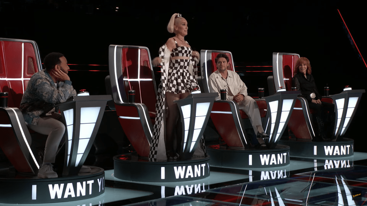 Gwen Stefani teases 'The Voice' Season 24 singer Ephraim Owens by taking off her jacket (NBC)