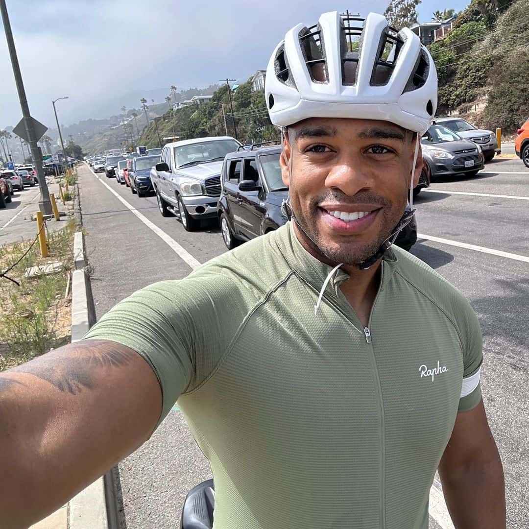 DeMarco Morgan beats LA traffic with his cycling spree (@DeMarcoMorgan/Instagram)