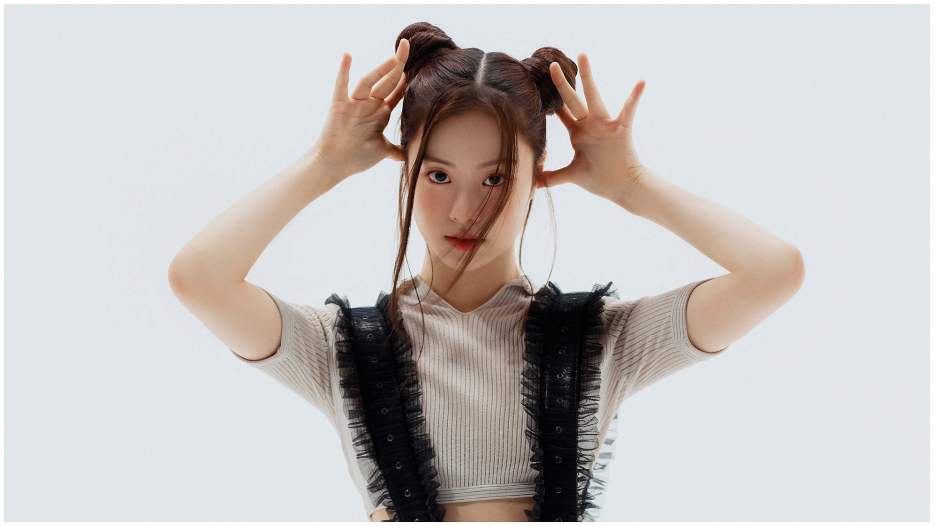 Fans wonder if Kim Garam is actually the bully after HYBE releases a statement putting her on a hiatus from all Le Sserafim activities after the legal allegations (weverse.io/lesserafim)