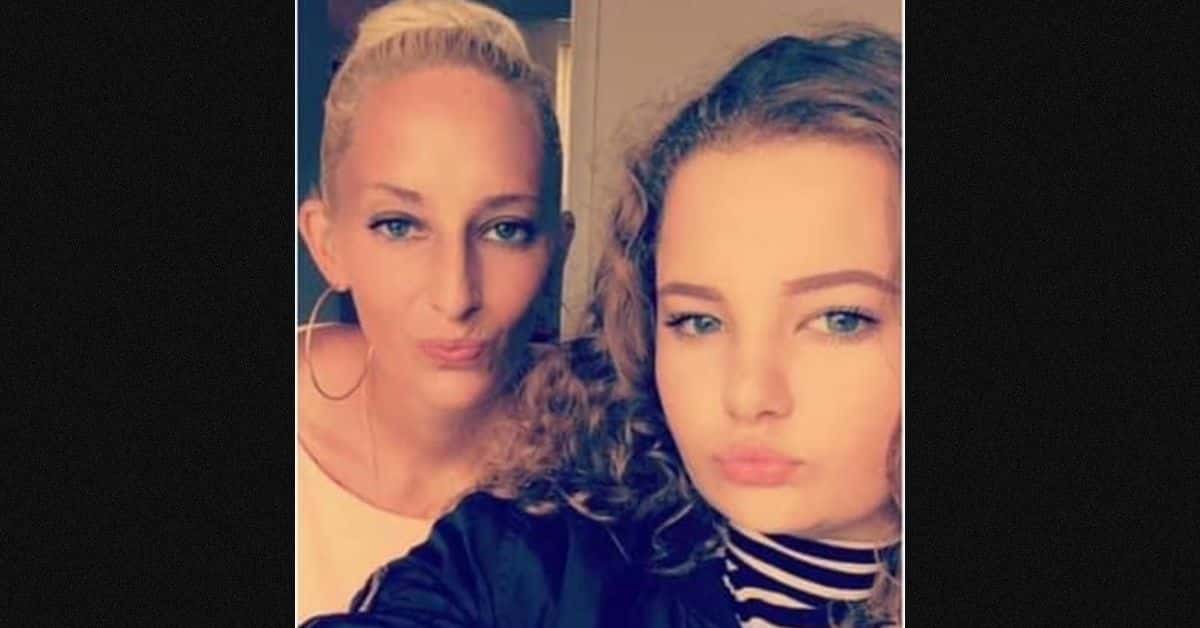Anna Certowicz (L) has to look for missing daughter Sophie Russon(R) as cops refused to help her (Facebook/Sophie Russon )