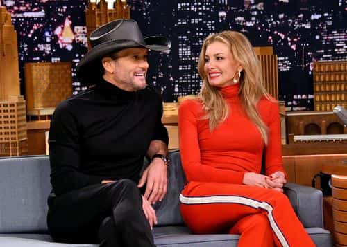 Singer/songwriter Tim McGraw (L) and wife/singer Faith Hill are interviewed on 