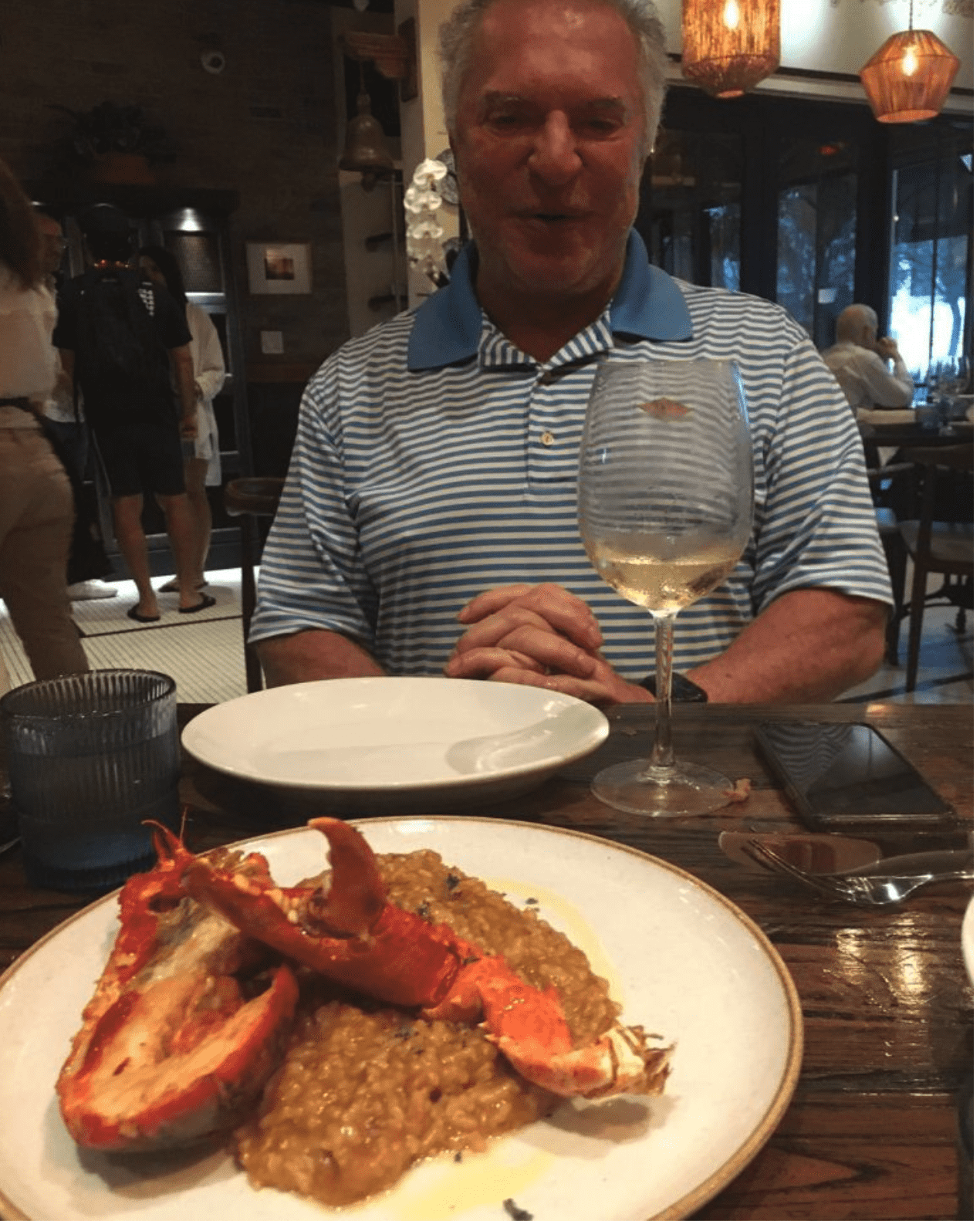 Ana Navarro had a major PDA moment with husband Al Cárdenas in a Miami restaurant (@AnaNavarrofl/Instagram)
