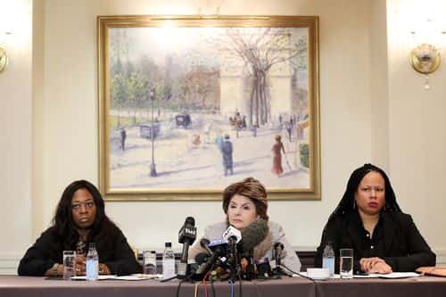 (L-R) Rochelle Washington, attorney Gloria Allred and Latresa Scaff speak at the press conference as two new accusers of R. Kelly misconduct come forward at Lotte New York Palace on February 21, 2019 in New York City. (Photo by Monica Schipper/Getty Images)