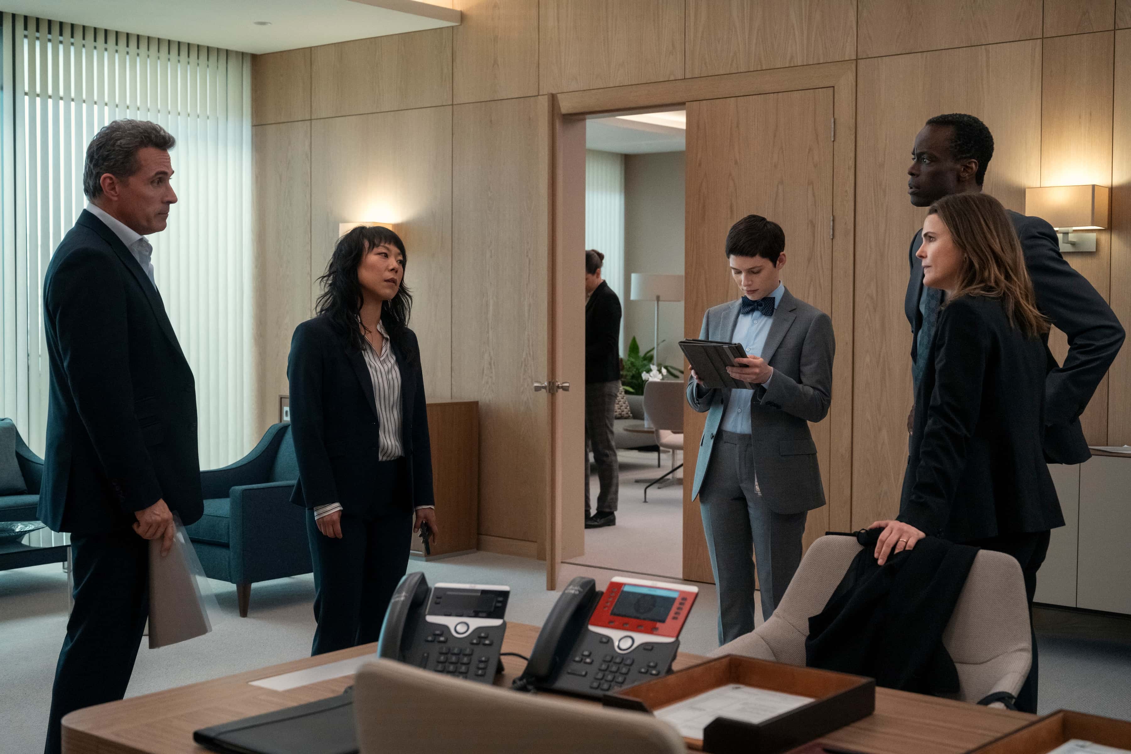 Rufus Sewell as Hal Wyler, Ali Ahn as Eidra Park, Jess Chanliau as Ronnie, Ato Essandoh as Stuart Heyford, Keri Russell as Kate Wyler in 'The Diplomat' (Netflix)